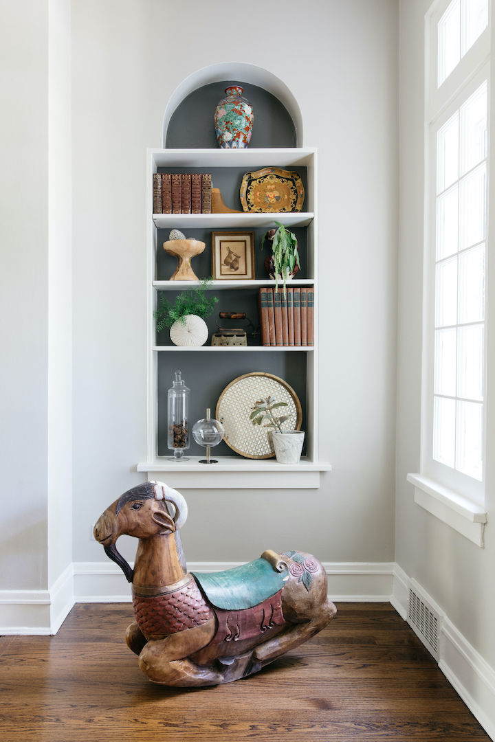 sarah montgomery kenilworth living room shelves