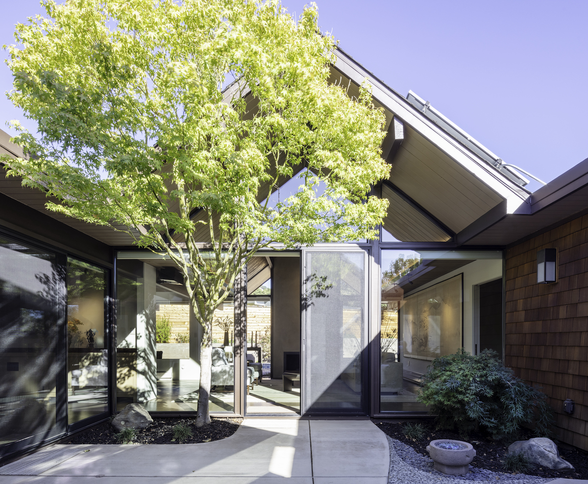 https://spacesmag.com/wp-content/uploads/2023/04/Eichler_Courtyard.jpg