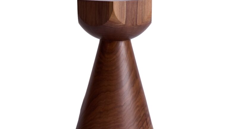 Pedastal table