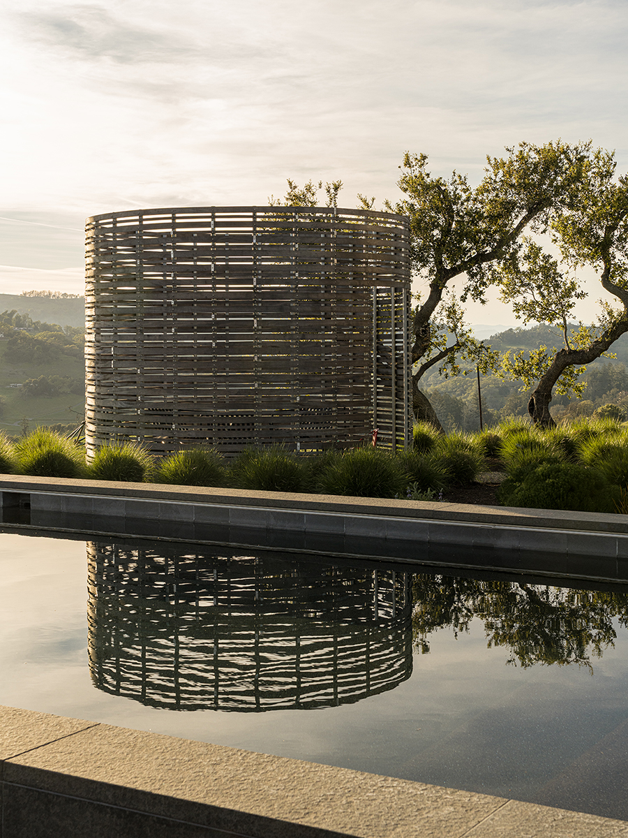 A 13-foot-tall silo-inspired structure
softens the hard edges of the architecture
as well as housing one of three fire pits on the property.