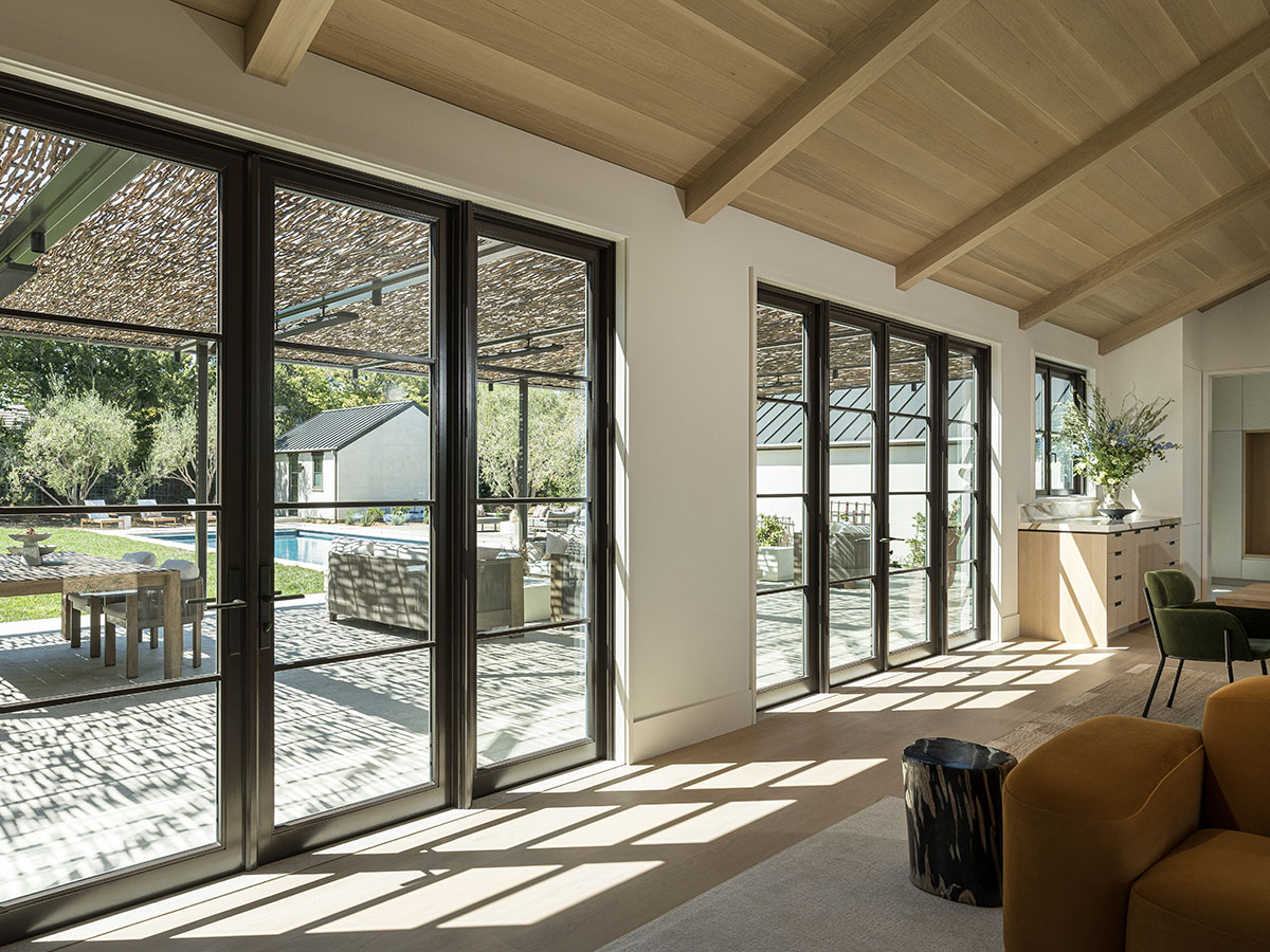 The design offers a seamless indoor-outdoor connection