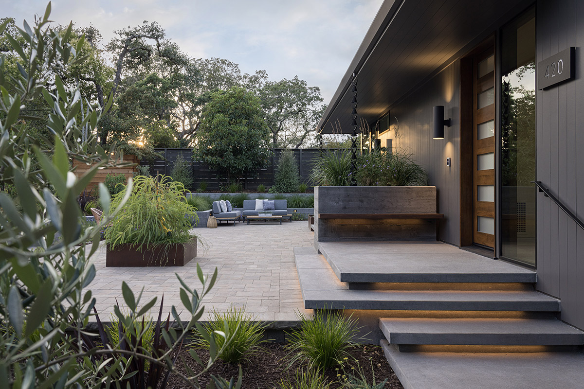 Napa Home, Entrance
